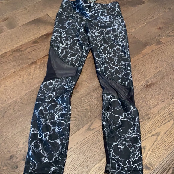 NWT Under Armour Athletic Capris - Picture 4 of 7